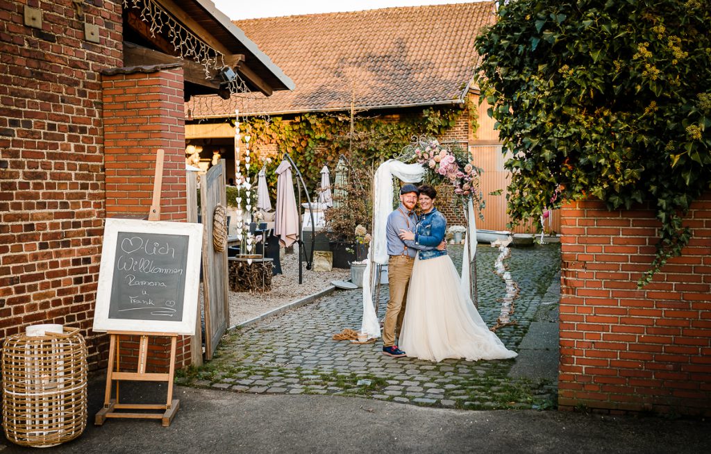 Sonnige Herbsthochzeit auf Schloss Dyck und im Cafe Floral ...