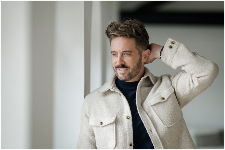 Portrait eines Mannes in einem Loftstudio in Viersen