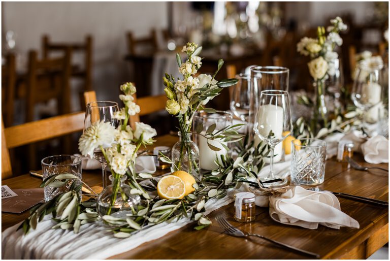 Hochzeitsdeko mit Zitronen auf dem Neimeshof